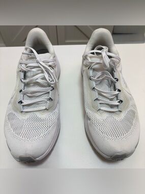 Nike Pegasus Men’s Size 8 Running Shoes – Clean, Good Condition